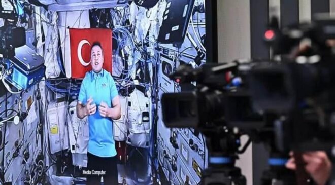 Astronot Alper Gezeravcı ile uzaydan 4. bağlantı! Merak edilen sorulara cevap verdi