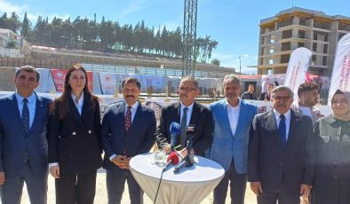 Bakan Özhaseki: 1 yıl içinde 400 bin deprem konutu teslim edilmiş olacak