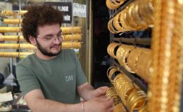 Kuyumcular vatandaşları altın alırken dikkat etmeleri yönünde uyardı