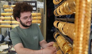 Kuyumcular vatandaşları altın alırken dikkat etmeleri yönünde uyardı