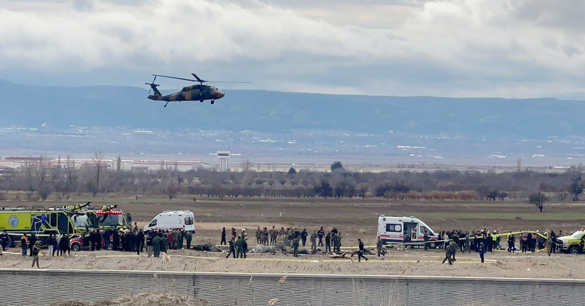 Ünlü isimler’den askeri helikopterin kazası sonrası taziye mesajı